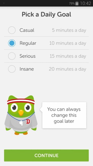 Duolingo je ena izmed poučno zabavnih mobilnih aplikacij, ki povezavo z Android Wearom že privzeto vsebuje.